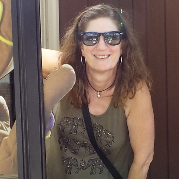 Meet your Posher, Gabrielle - Picture 1 of 1